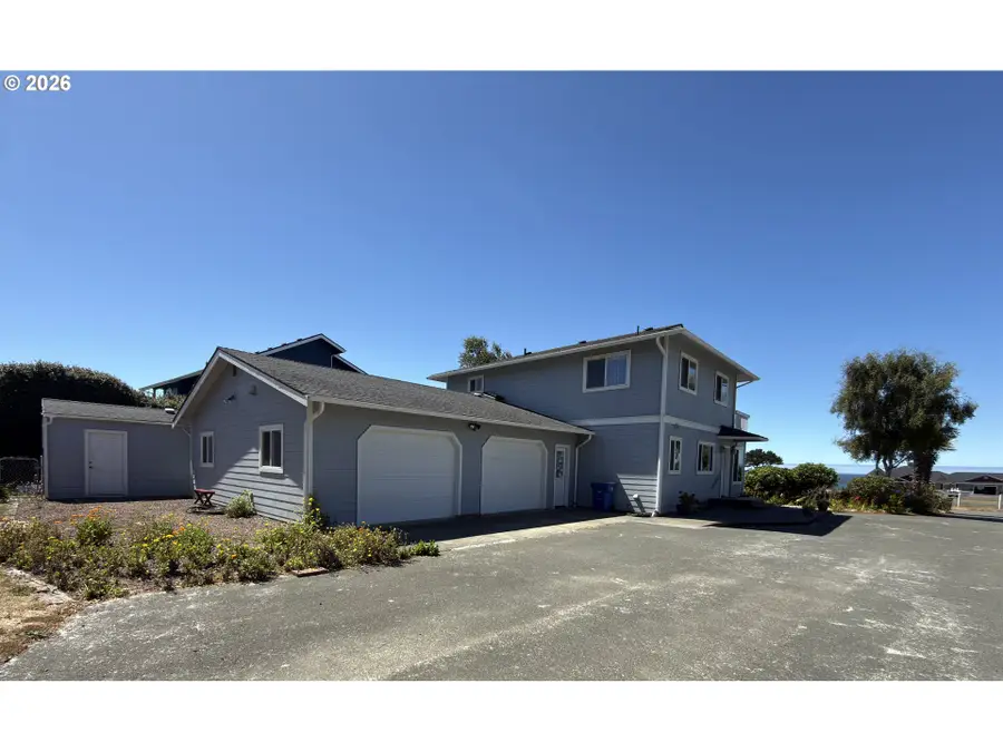 15275 Oceanview Dr, Brookings, OR 97415 - #3