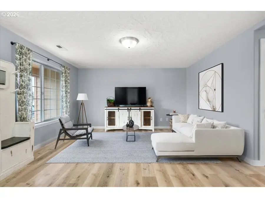 1207 Mountain View Ln, Molalla, OR 97038 - Image #2