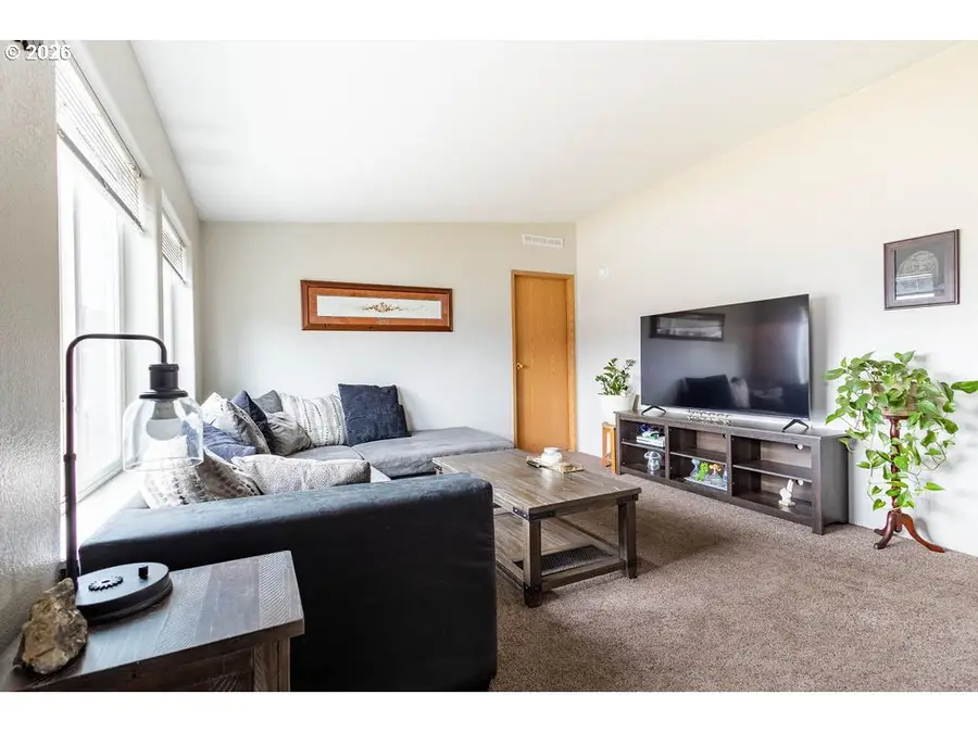 10500 W 5th St, Island City, OR 97850 - #3