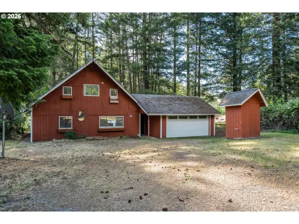 3300 W Evans Creek Rd, RogueRiver, OR 97537