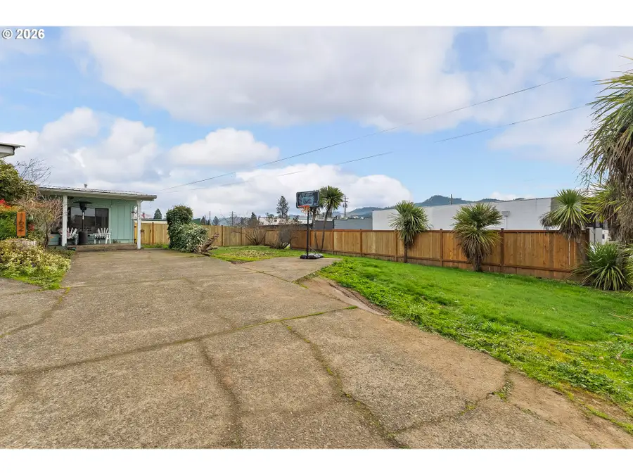 162 Kruse St, Sutherlin, OR 97479 - Image #2