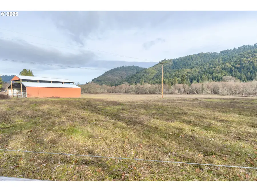 377 Fir Point Ln, Glendale, OR 97442 - Image #2