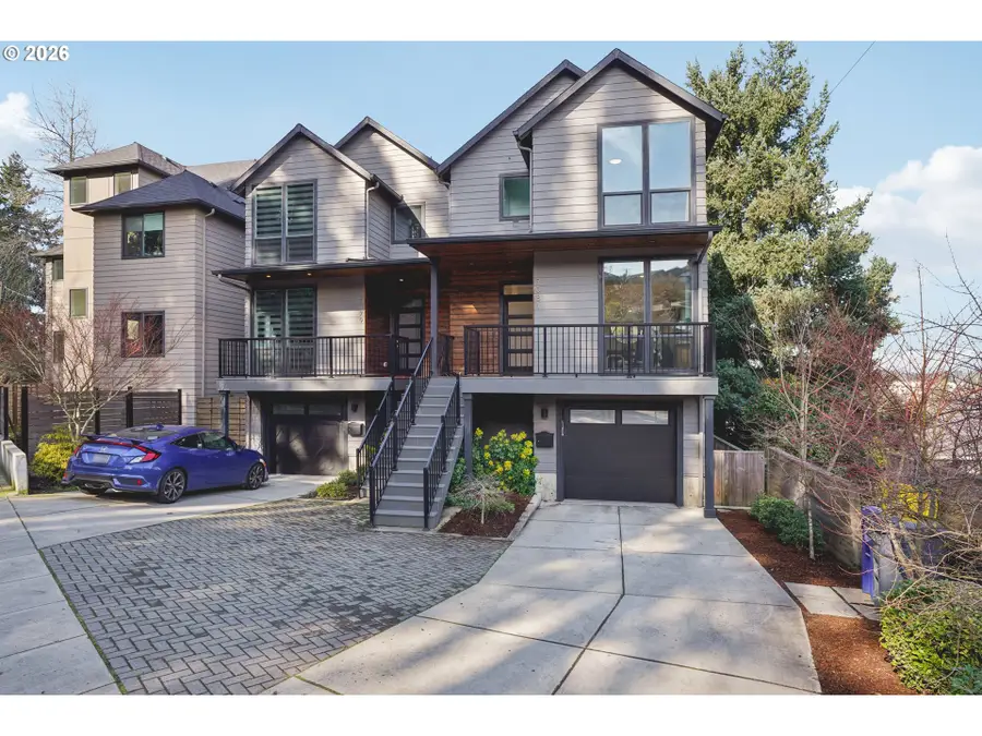 7081 SE Thorburn St, Portland, OR 97215 - #2