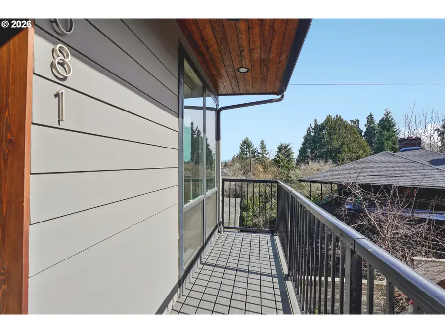 7081 SE Thorburn St, Portland, OR 97215 - #3