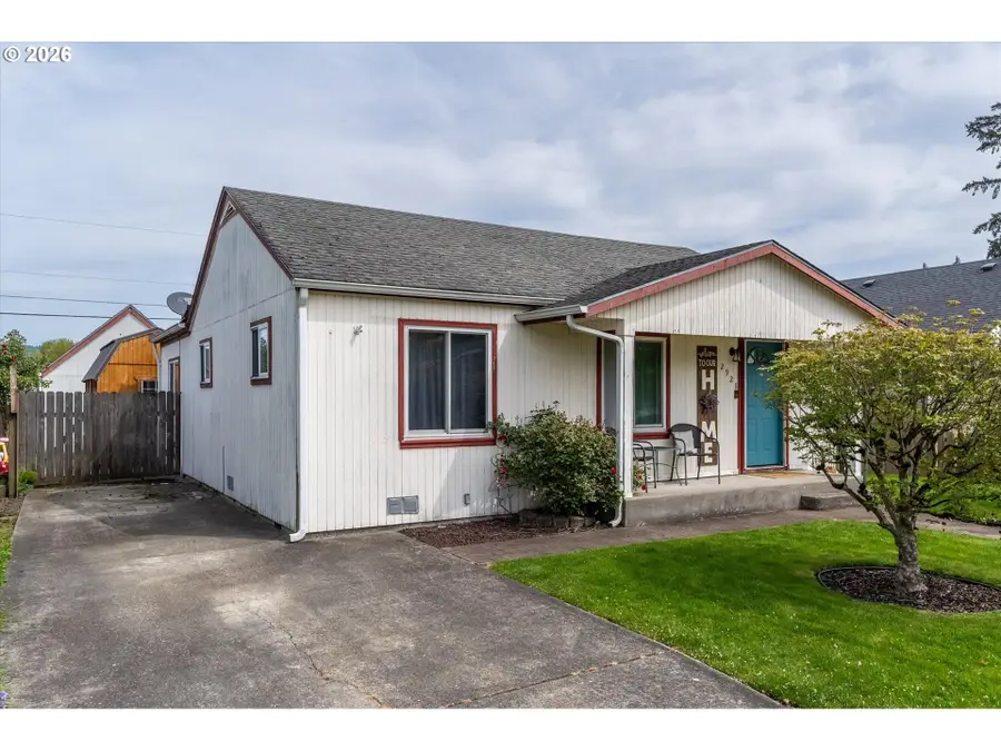 2928 Dover St, Longview, WA 98632 - #3