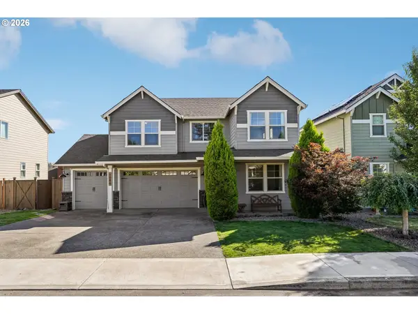 1086 E 1st Ave, Estacada, OR 97023