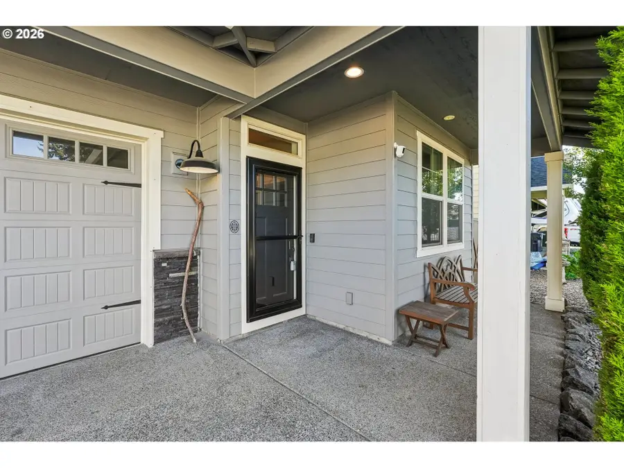 1086 E 1st Ave, Estacada, OR 97023 - #2