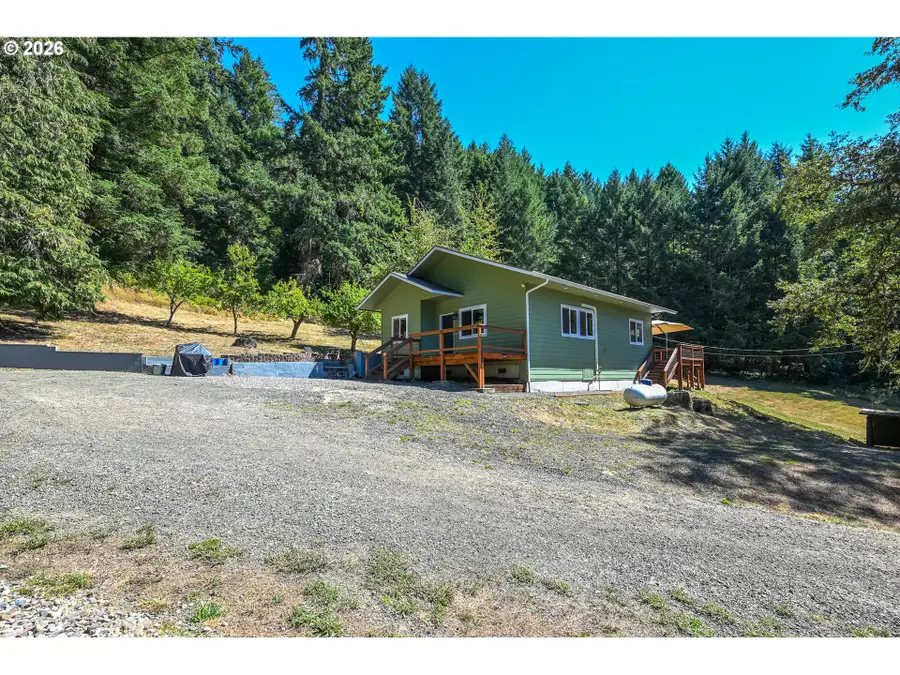 295 Wolf Valley Dr, Umpqua, OR 97486 - #2