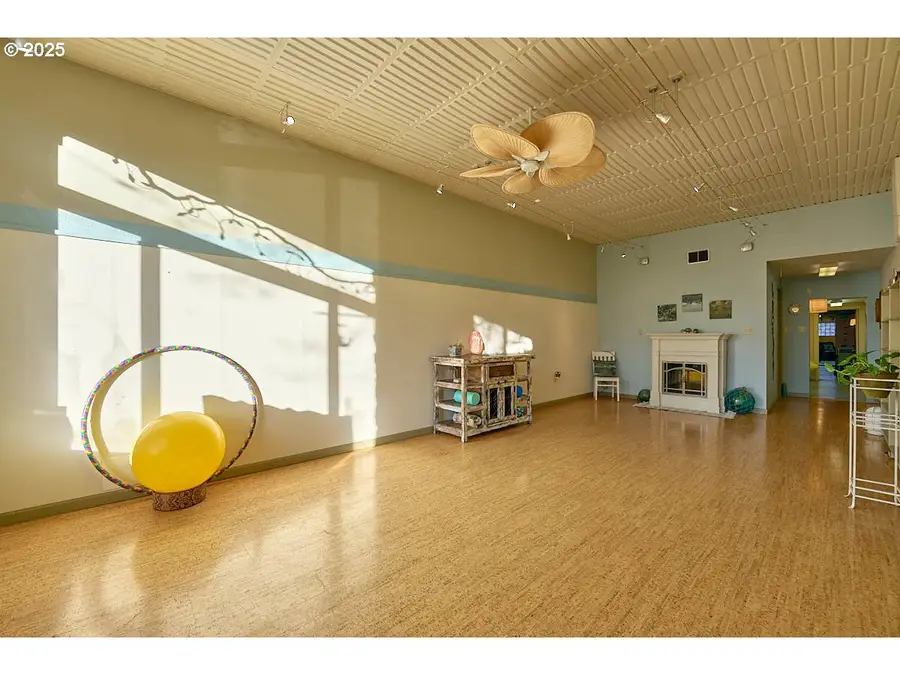 105 E Main St, Enterprise, OR 97828 - Image #2