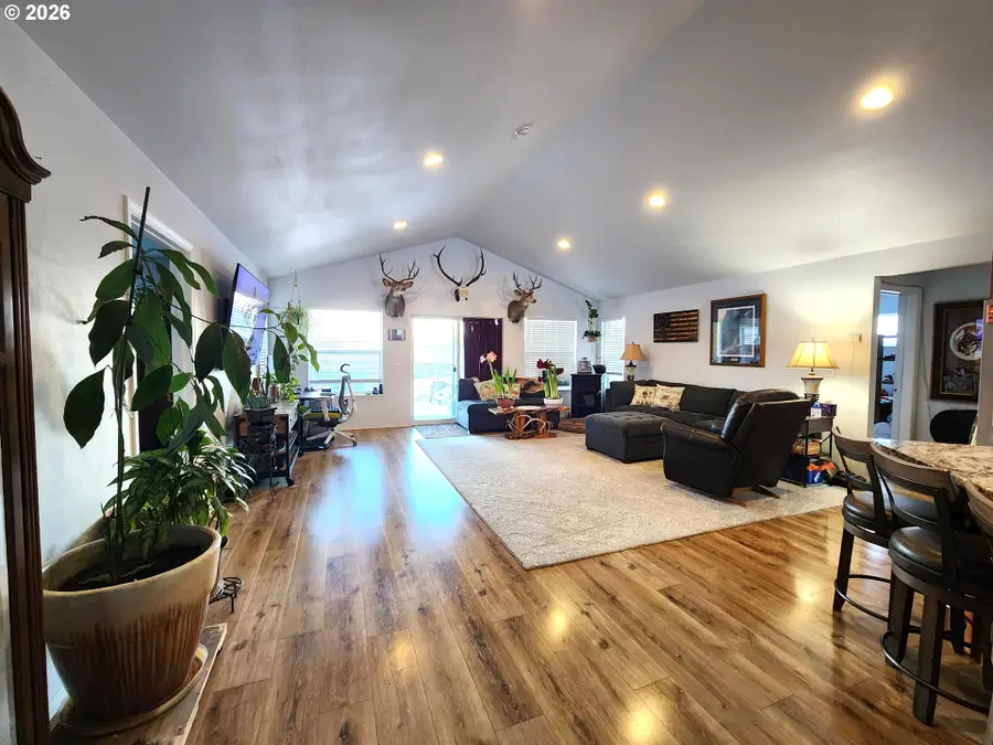 902 N 15th Ave, Elgin, OR 97827 - #3