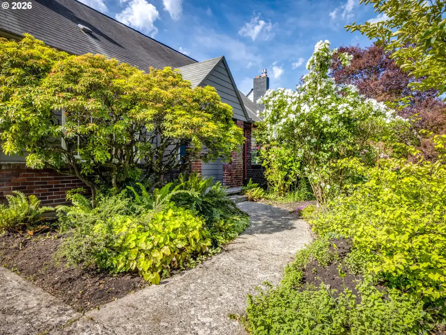 2214 N Emerson St, Portland, OR 97217 - #2