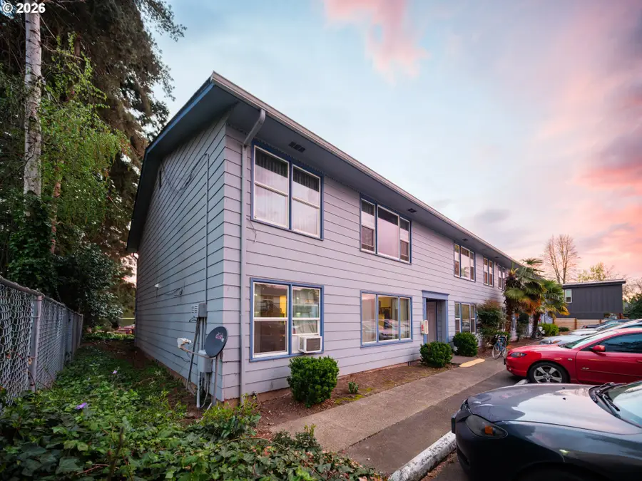 302 Monmouth Ave, Monmouth, OR 97361 - #3