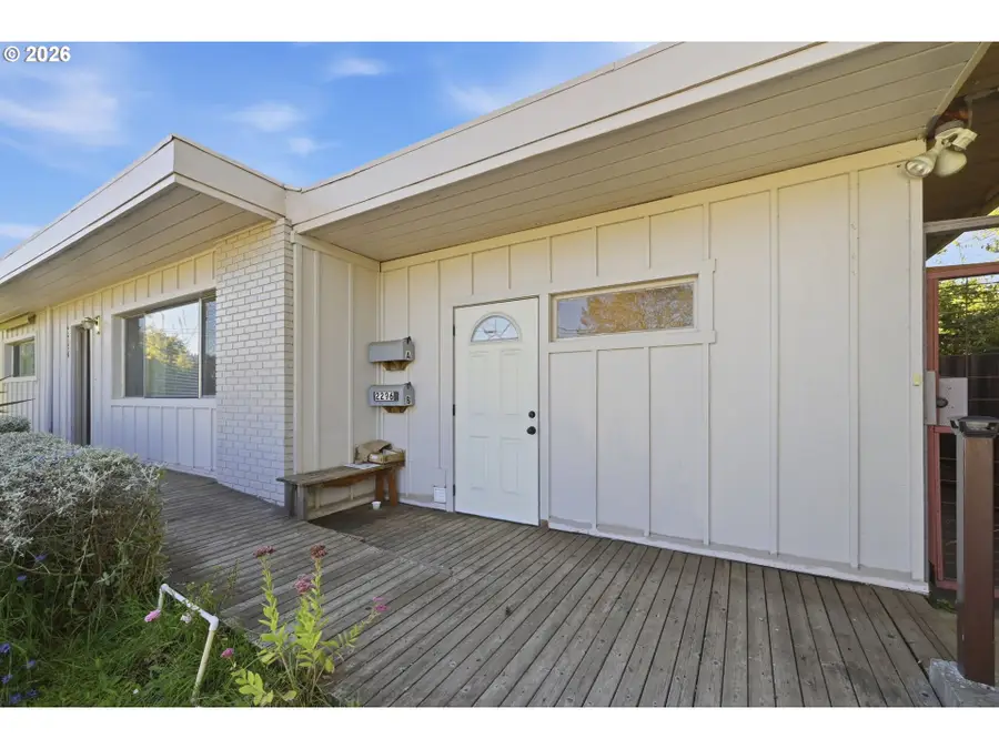 2296 Pierce St, Eugene, OR 97405 - #2