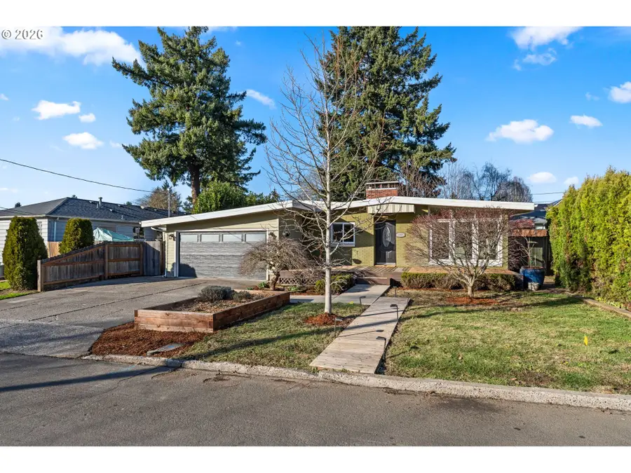 4205 SE Washington St, Milwaukie, OR 97222 - #2