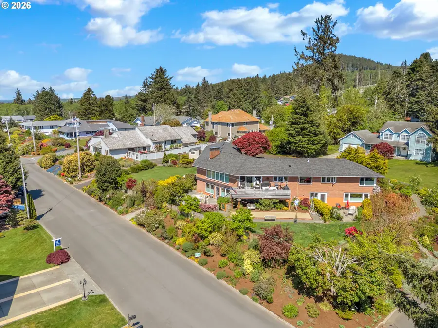 361 Hilltop Dr, Seaside, OR 97138 - #2