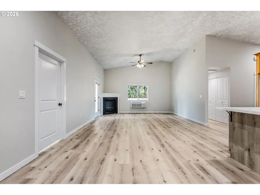 1185 37th Ct, Sweet Home, OR 97386 - #3