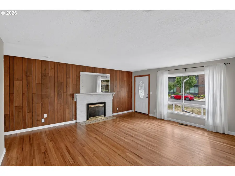 730 E Clarendon St, Gladstone, OR 97027 - #3
