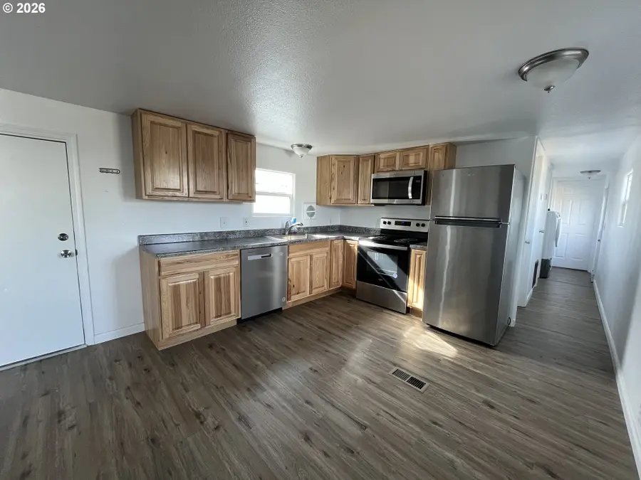 1413 Hawthorne Ave, Reedsport, OR 97467 - #2