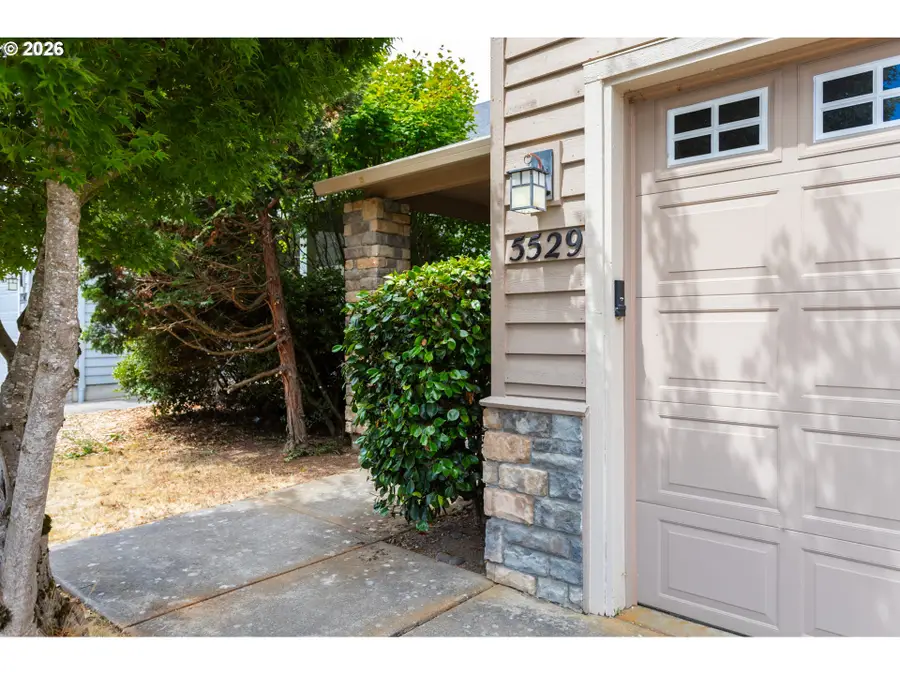 5529 King Arthur Ct, Eugene, OR 97402 - #2