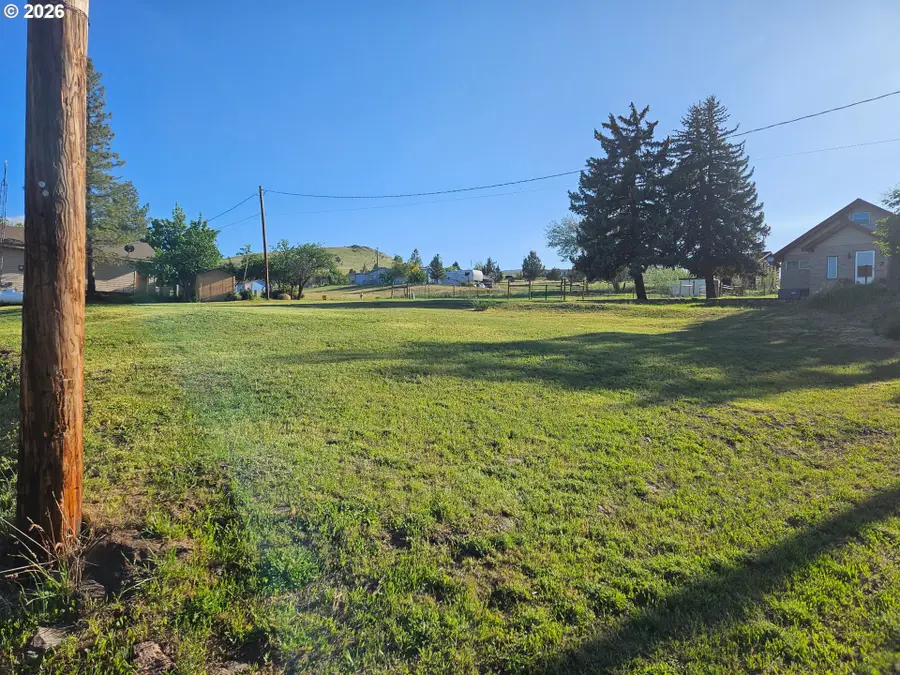 445 7th St, Fossil, OR 97830 - #2