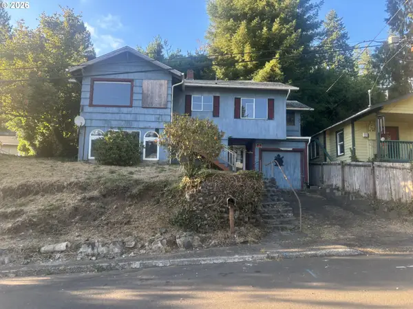 340 SE 3rd St, Toledo, OR 97391