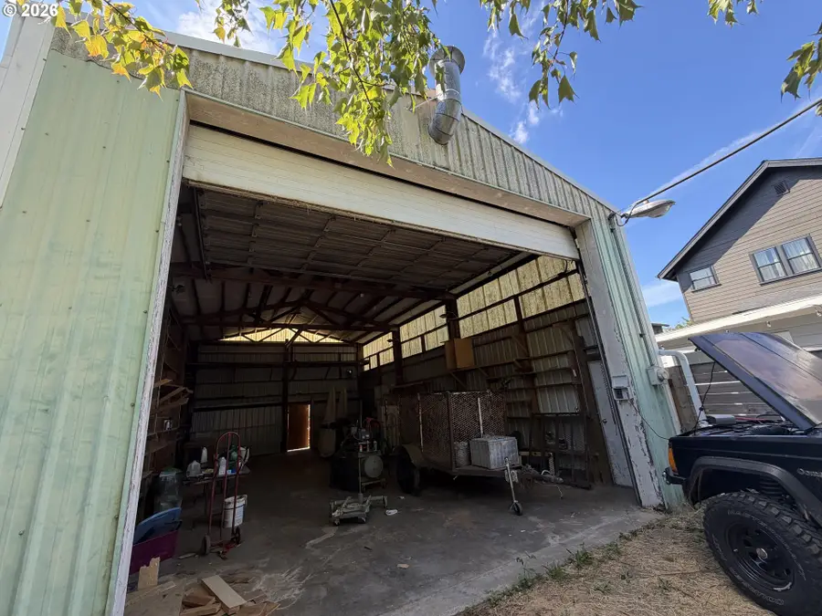 1502 SE 84th Ave, Portland, OR 97216 - #3