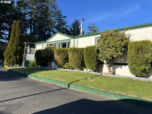 16063 Driftwood Ln #12, Brookings, OR 97415