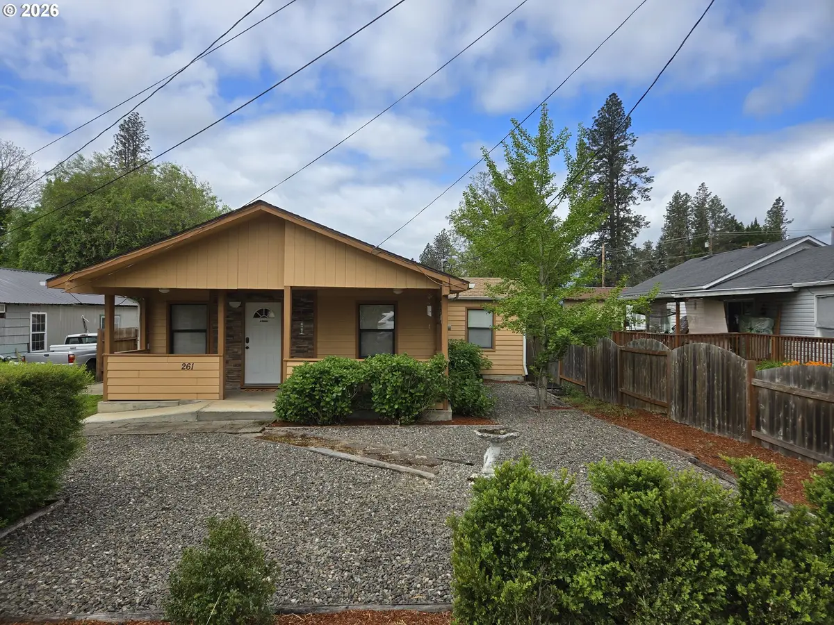 261 Robinson St, Sutherlin, OR 97479 - #1