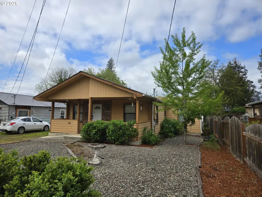 261 Robinson St, Sutherlin, OR 97479 - #2