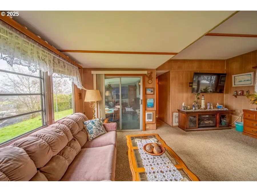 1900 Rowe St, Reedsport, OR 97467 - Image #2