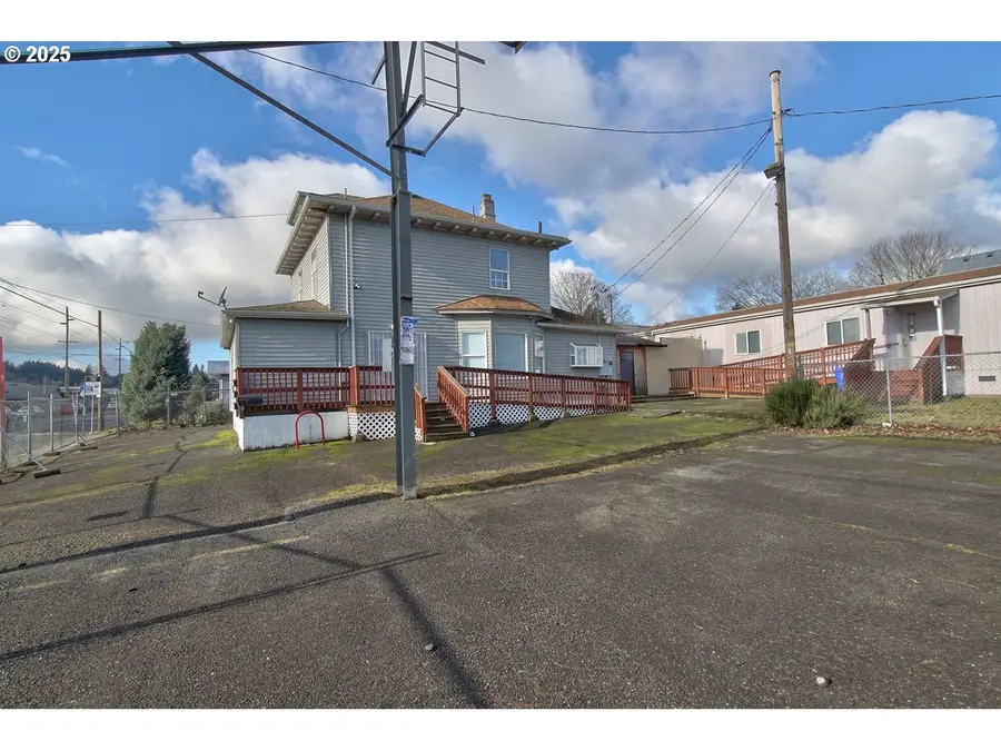 8523 SE Stark St, Portland, OR 97216 - #2