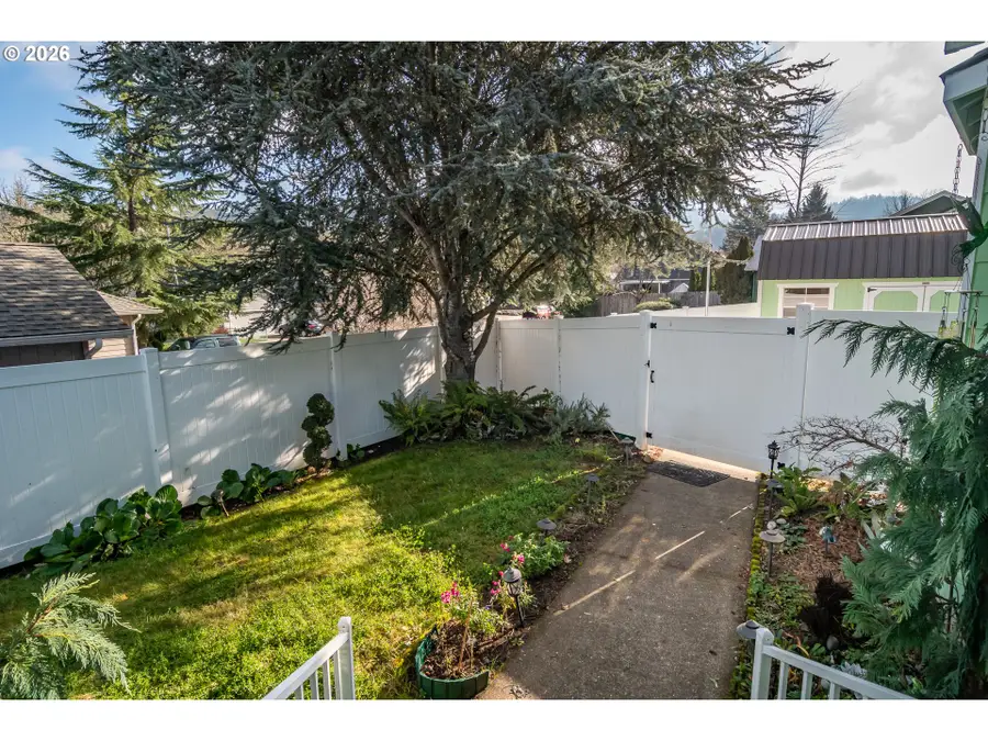 484 SE Clearwater Ct, Roseburg, OR 97470 - Image #2