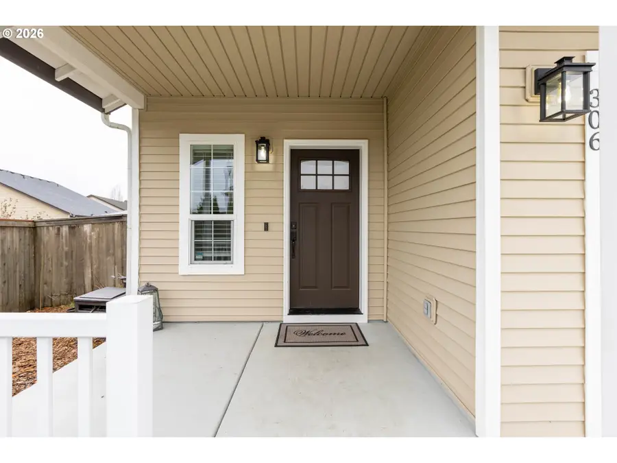 306 E 16th Pl, La Center, WA 98629 - #2