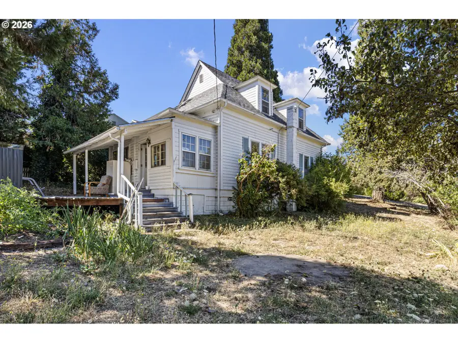 210 SE 4th St, Oakland, OR 97462 - #3