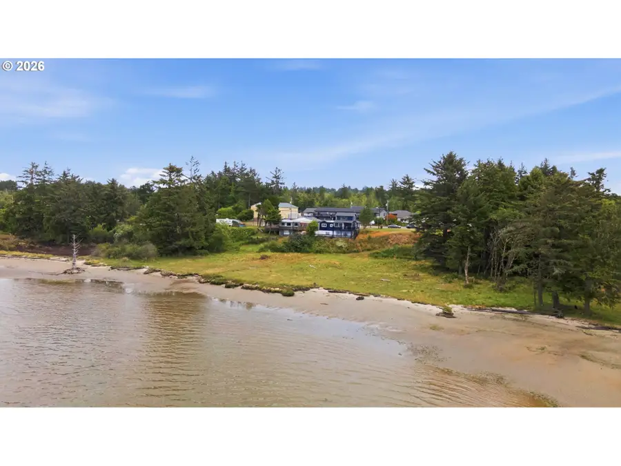 842 S Empire Blvd, Coos Bay, OR 97420 - #3
