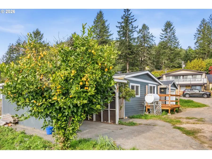 16172 Wedgewood Ln, Brookings, OR 97415 - #2