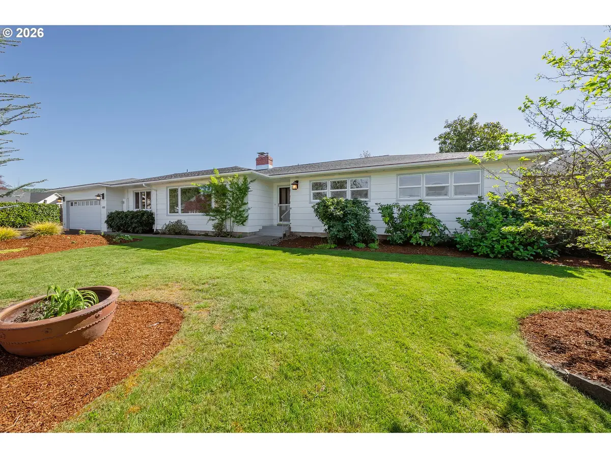 1025 NW Basco Ave, Roseburg, OR 97471 - #1