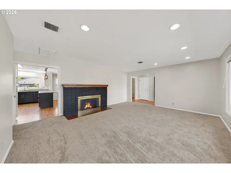 1025 NW Basco Ave, Roseburg, OR 97471 - #3