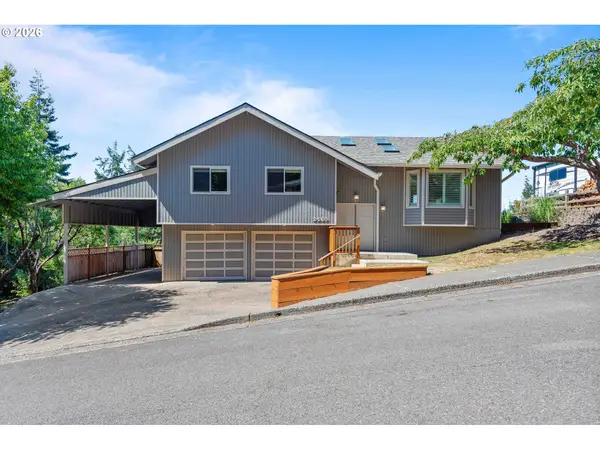 2460 Stephanie Ln, NorthBend, OR 97459