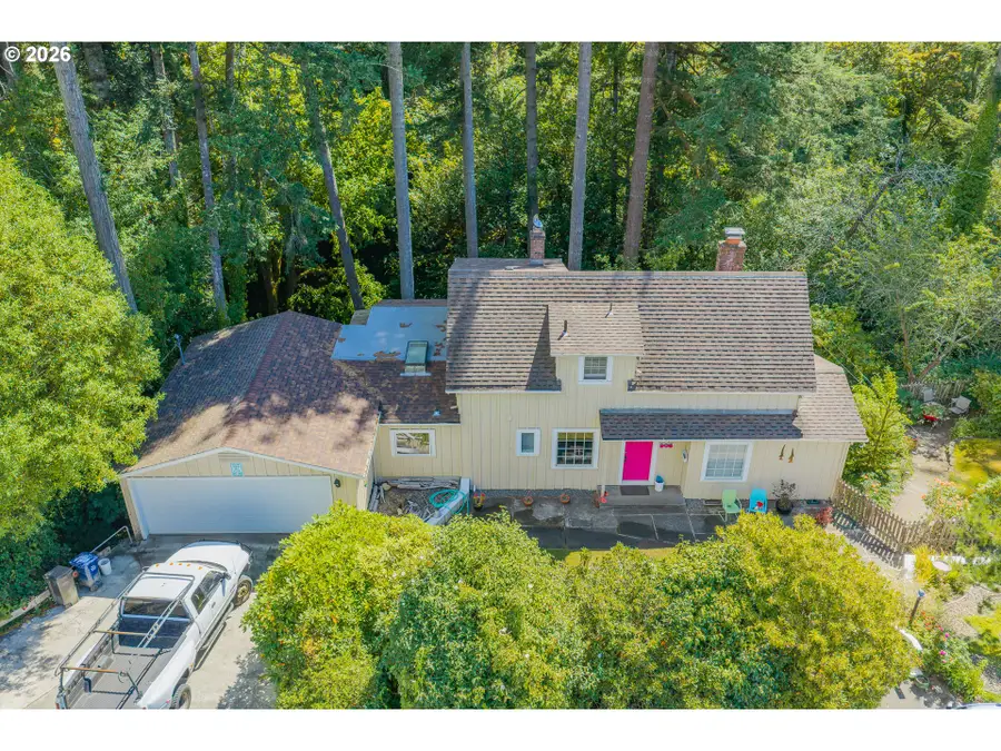905 E 1st St, Coquille, OR 97423 - #3