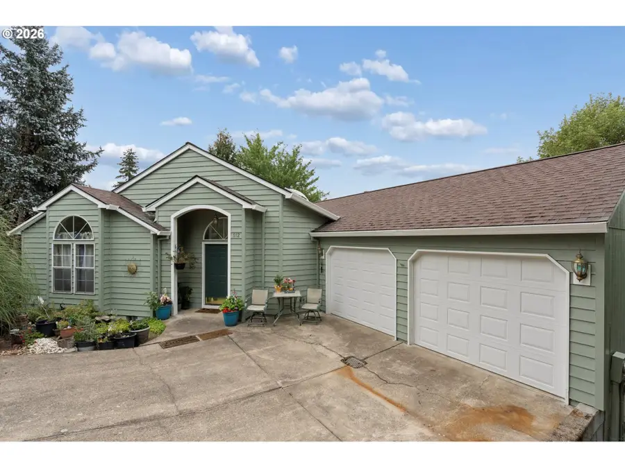 512 SE Alder Ct, Hillsboro, OR 97123 - #3