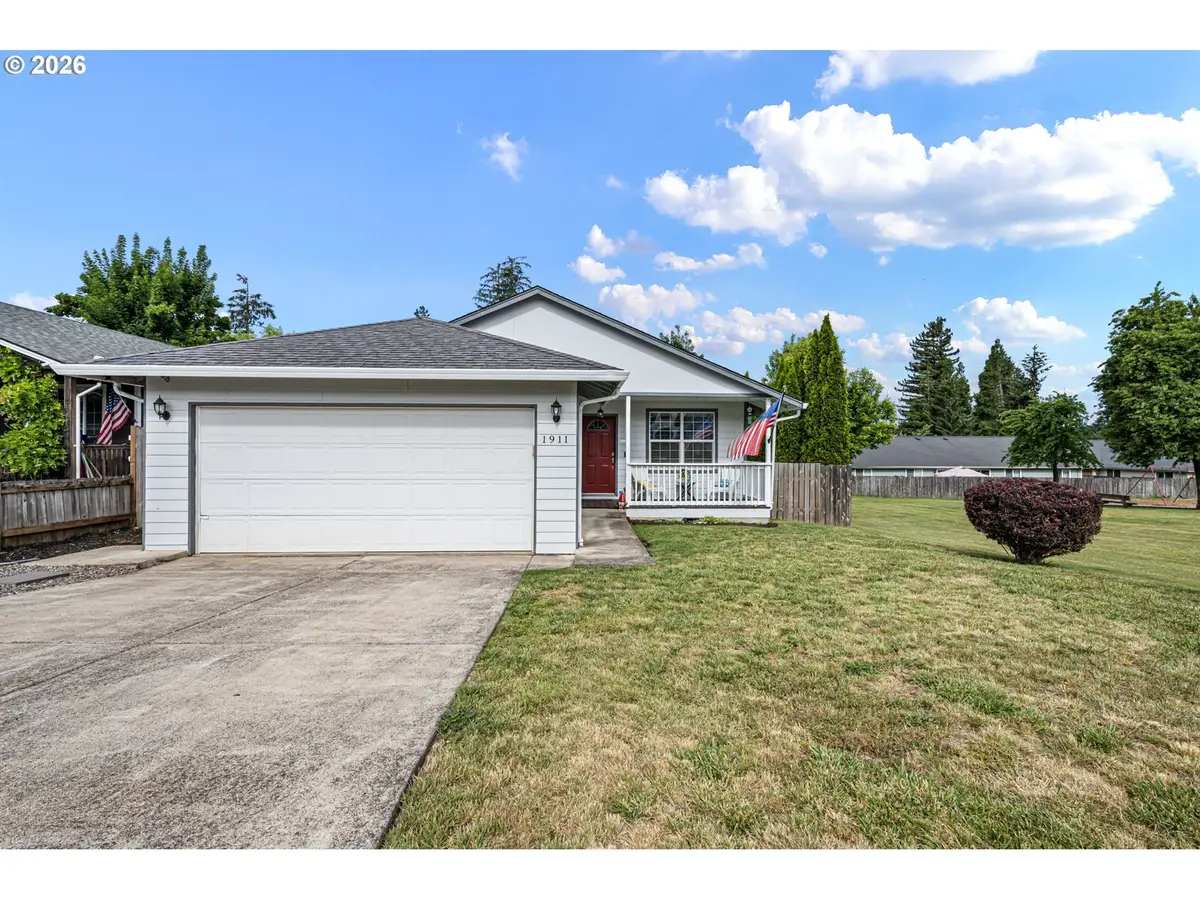 1911 S 8th St, Cottage Grove, OR 97424 - #1