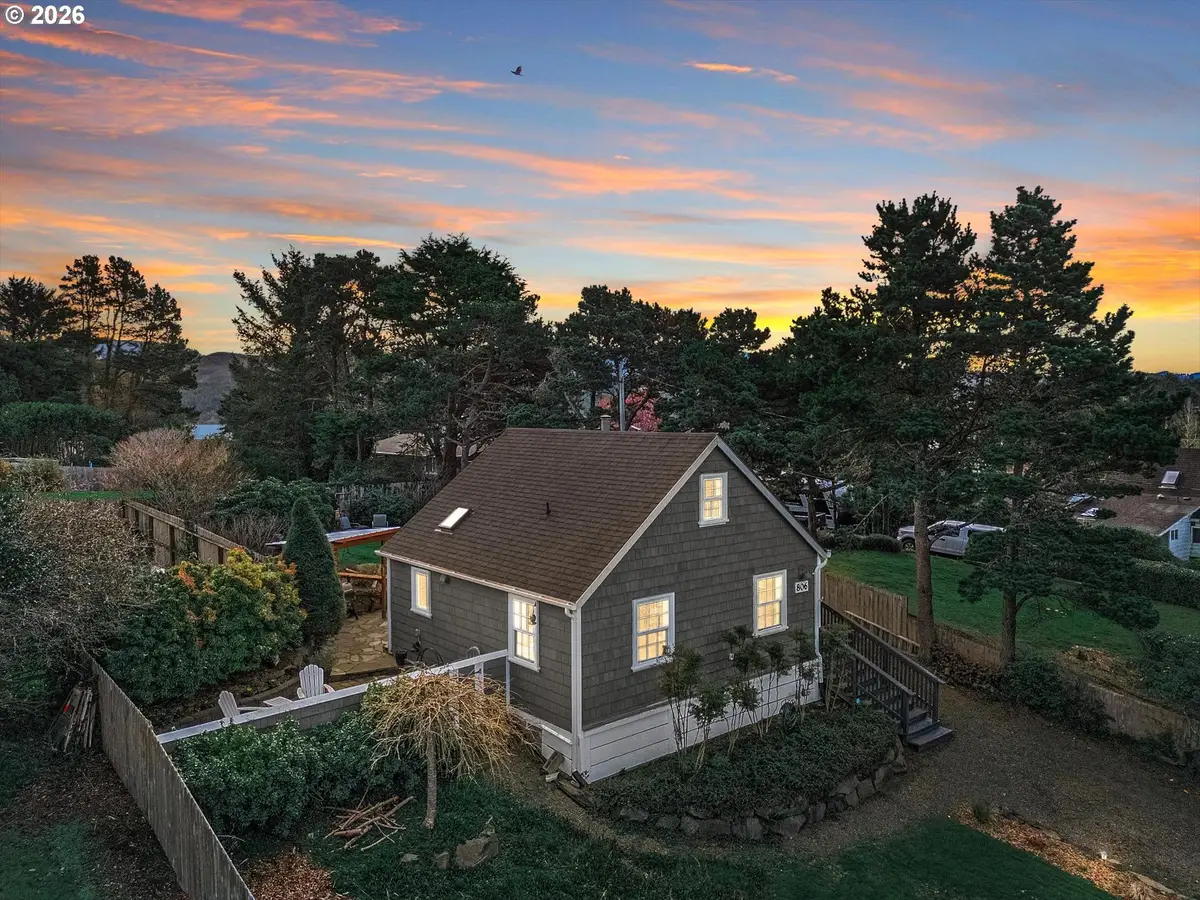 806 NE Mast Ave, Lincoln City, OR 97367 - #1