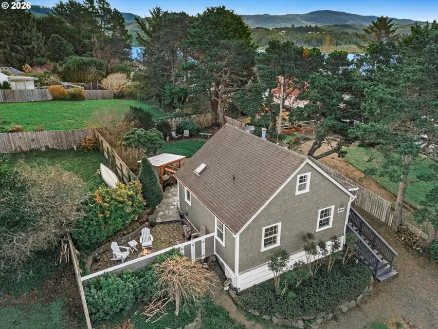 806 NE Mast Ave, Lincoln City, OR 97367 - #2
