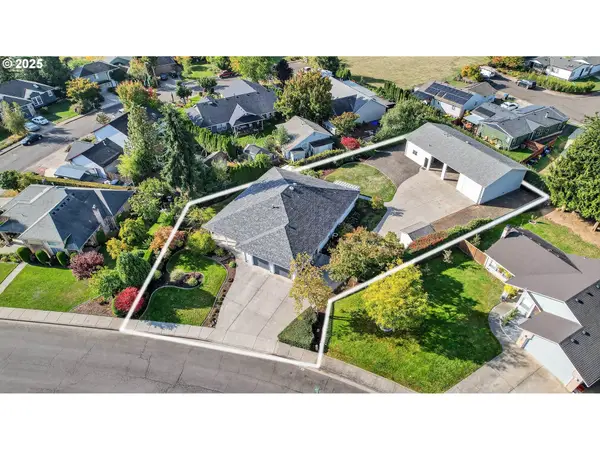 1085 Deer Run Ln, Woodburn, OR 97071