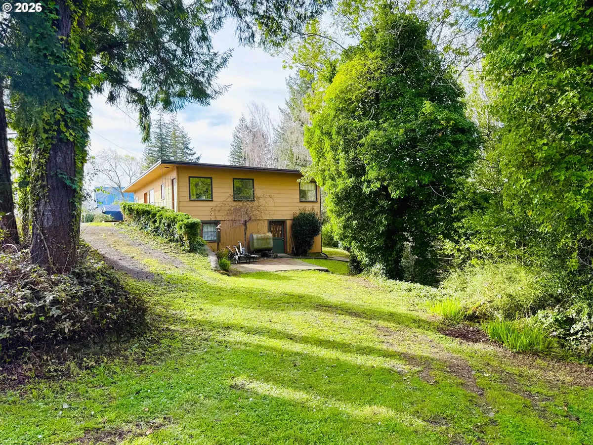 510 E 4th St, Coquille, OR 97423 - #1