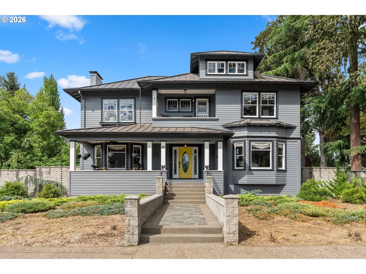 211 S 3rd St, Cottage Grove, OR 97424 - #1