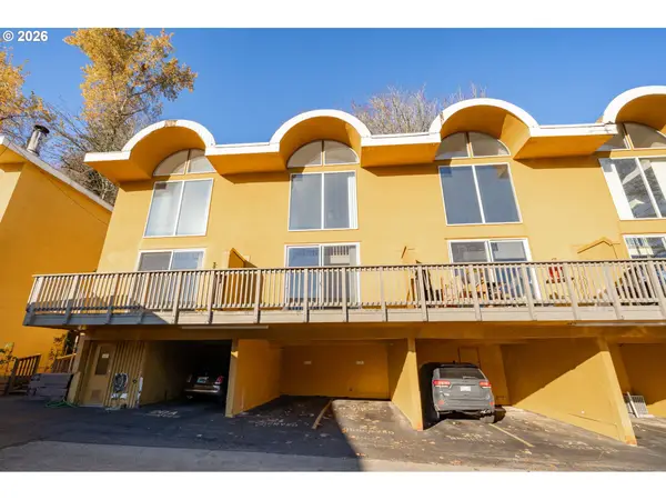 847 SW Broadway Dr #32, Portland, OR 97201