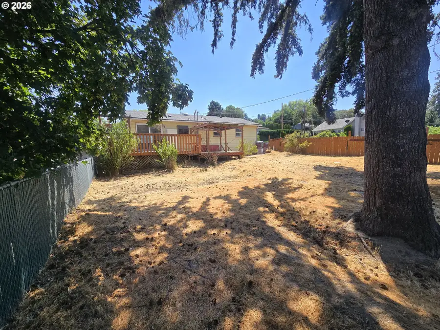 1515 Mount Hood St, The Dalles, OR 97058 - #3