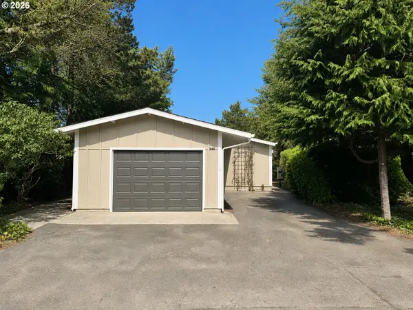 1600 Rhododendron Dr #245, Florence, OR 97439